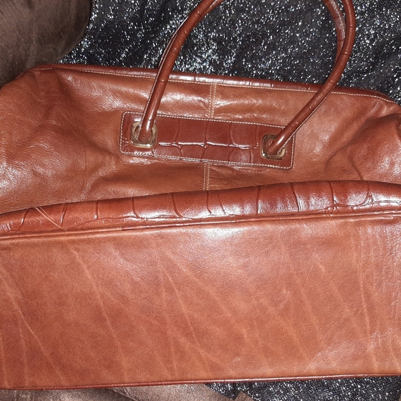 Leather  travel bag color more like caramel - Picture 6 of 8